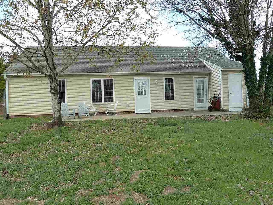 2nd image of 113 Wisteria Way