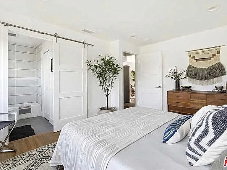 1912 N Alvarado St — Photo 7