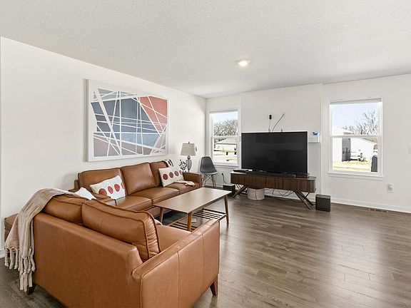 3rd image of 115 Dakota Cir