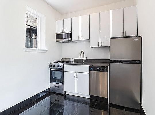 3rd image of 190 W 10th St APT 5C