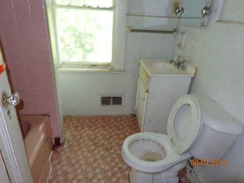 3rd image of 921 Everett Dr