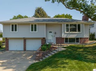 4023 N 93rd St, Omaha, NE 68134