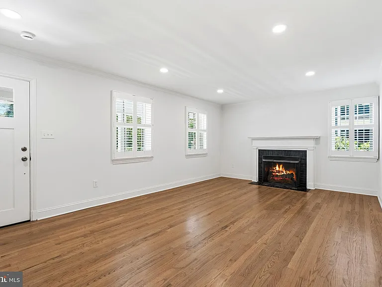5605 Wood Way — Photo 4