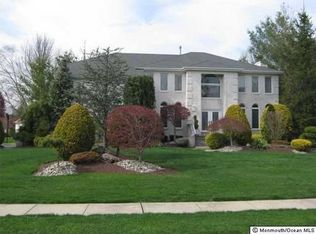 10 Green Ridge Dr, Manalapan, NJ 07726