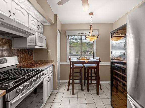 5th image of 2052 SE 37TH COURT CIRCLE