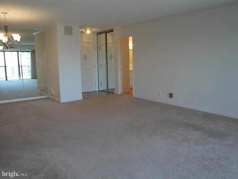 8370 Greensboro Dr #1019 — Photo 5