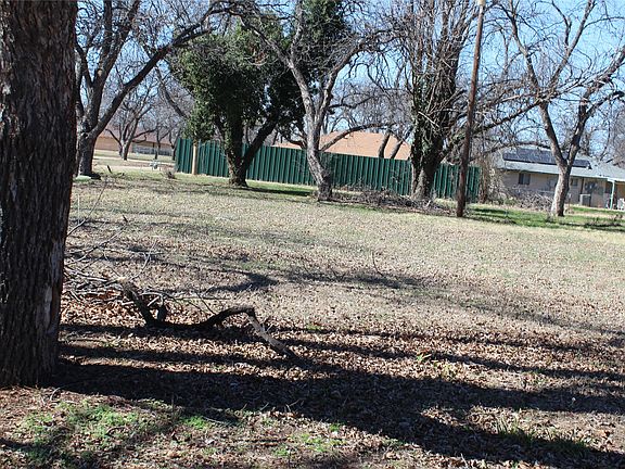 4th image of 220 Rusk St