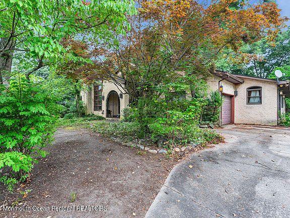 3rd image of 517 Hemlock Hill Drive