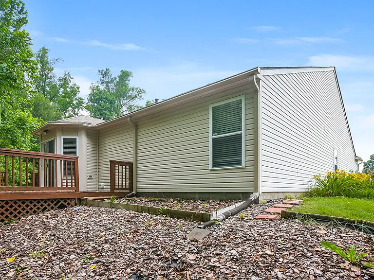 10607 Pickens Ct — Photo 16