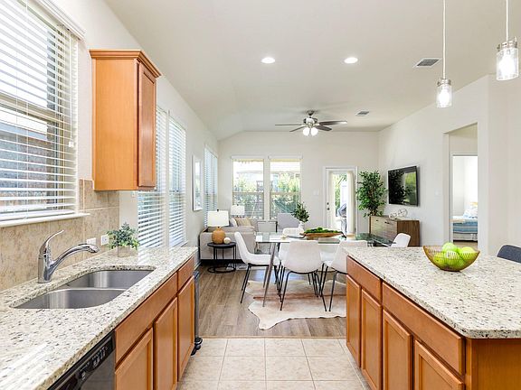 4th image of 202 Cyril Dr