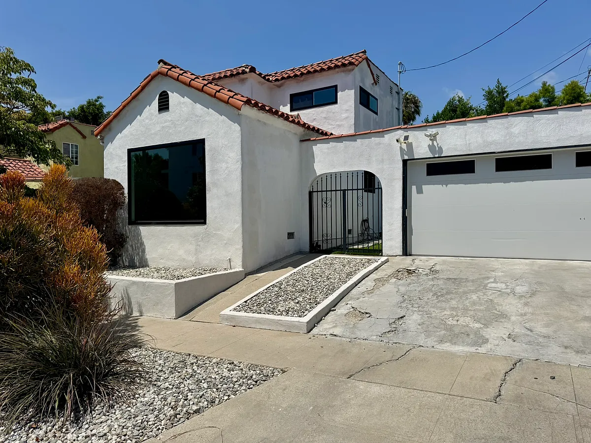 Building Photo - 4867 Pickford St
