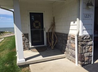 1229 W Lakeshore Dr, Port Clinton, OH 43452