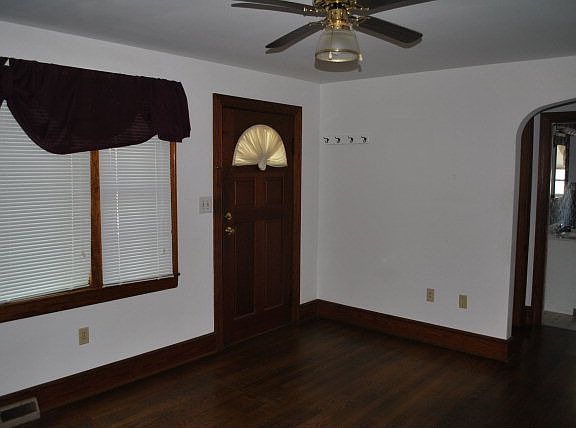 3rd image of 424 Westview Dr
