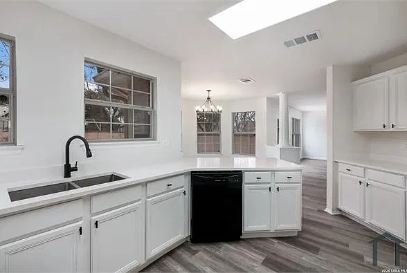 4 bed, 2455 sqft, $2,200 — Photo 4