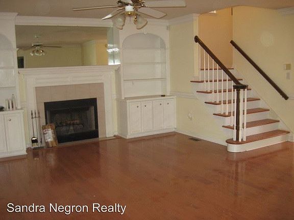 4th image of 4562 Oxford Dr