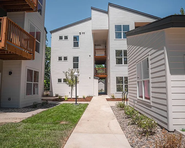 1345 Waller St SE — Photo 3