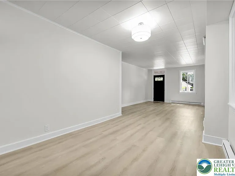 128 W Fairview St — Photo 8