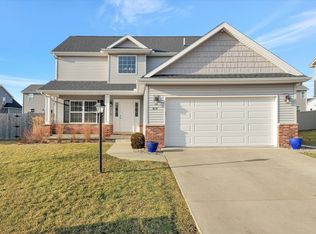 1614 Hunters Ridge Ct, Mahomet, IL 61853