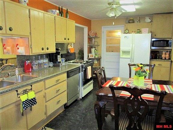 2nd image of 205 Hill Dr