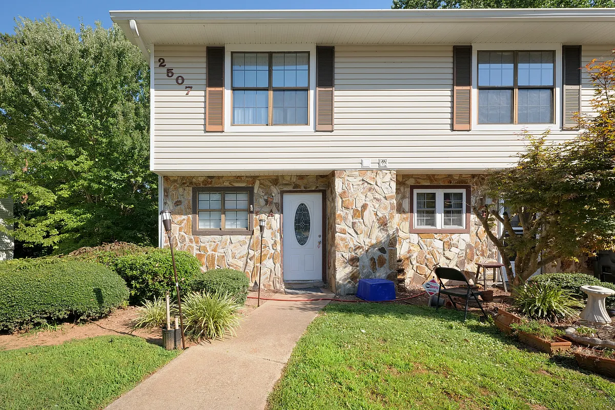 Building Photo - 2507 Hidden Cove Ct #A