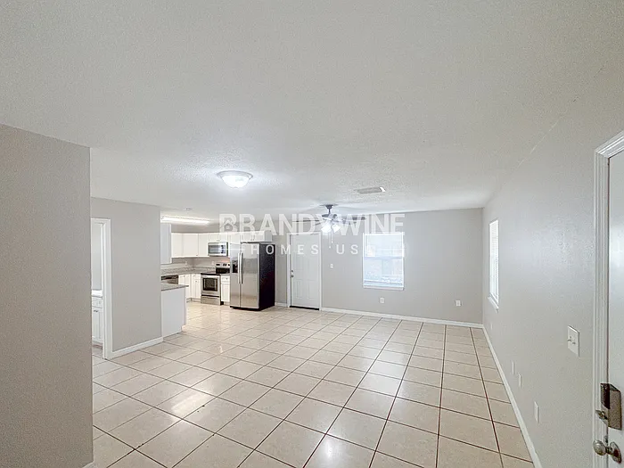 803 E Baker St — Photo 4