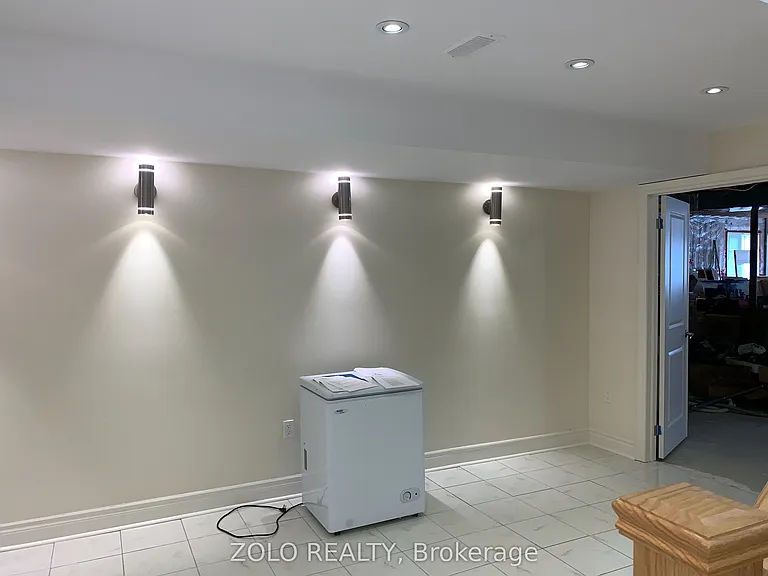 64 Cayton Cres — Photo 24