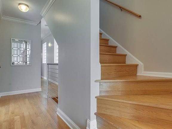 2nd image of 1501 W Walton St #3