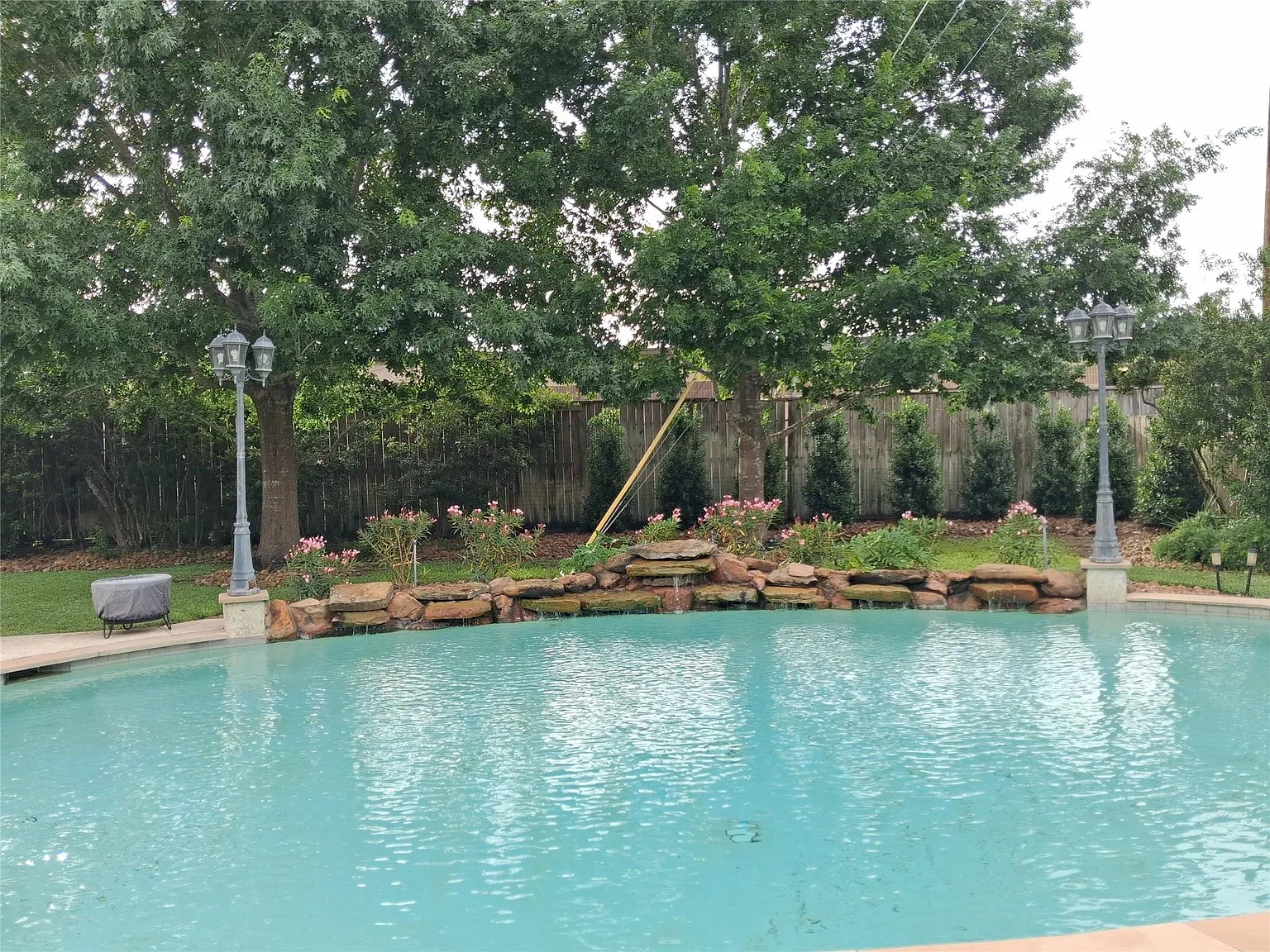 4 bed, 4.0 bath, 3212 sqft, $4,500 — Photo 2