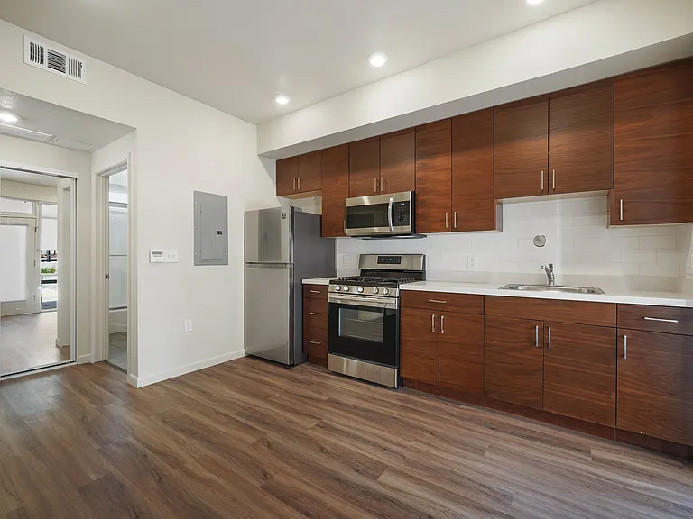 Vero Hills Apartments — Photo 8