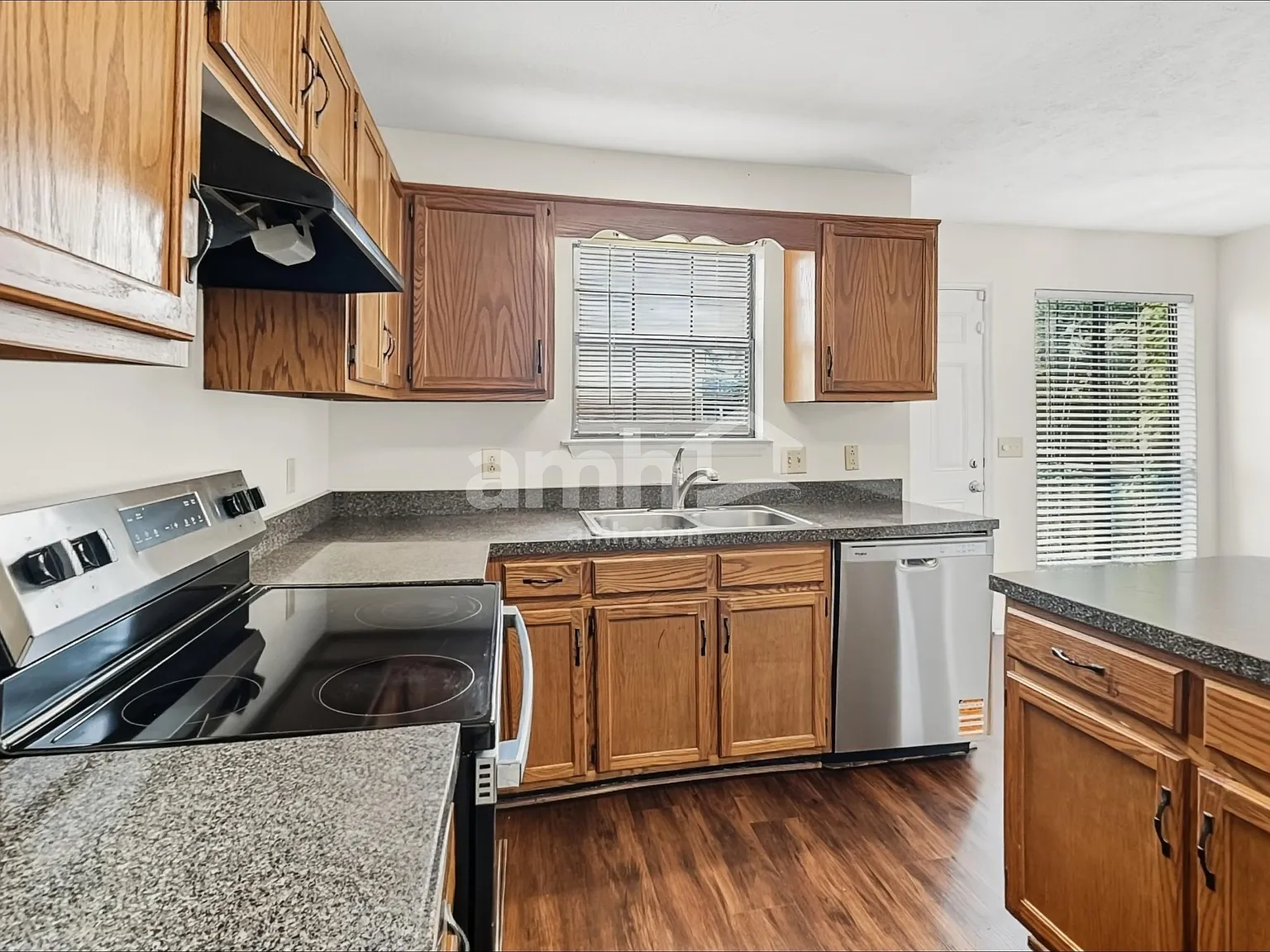 4 bed, 2.5 bath, 2074 sqft, $2,485 — Photo 4