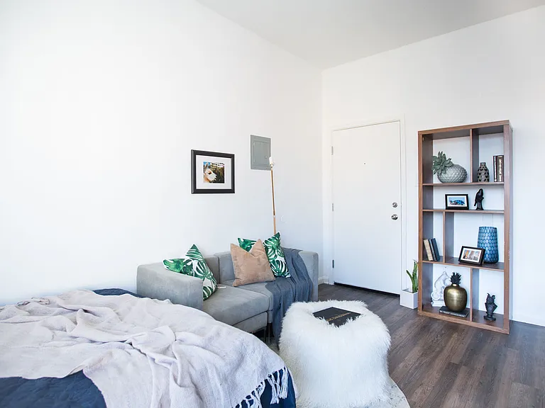 57 Taylor — Photo 7