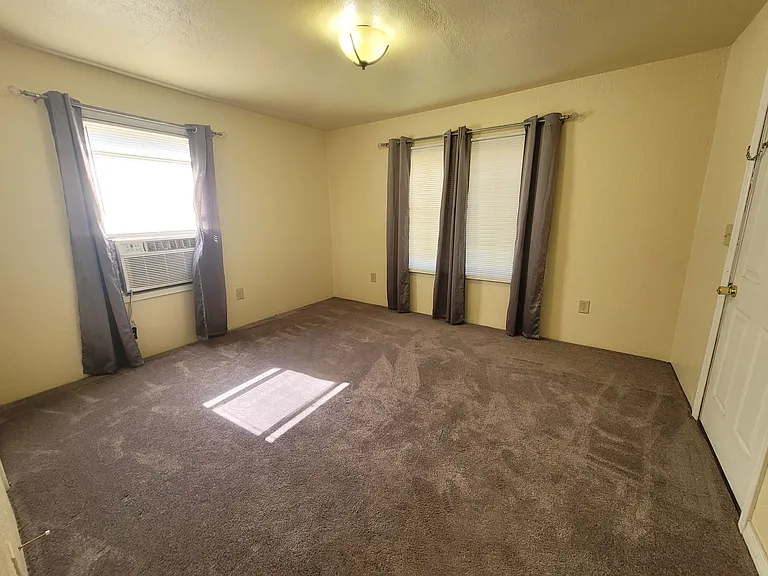 2404 Idaho St — Photo 6