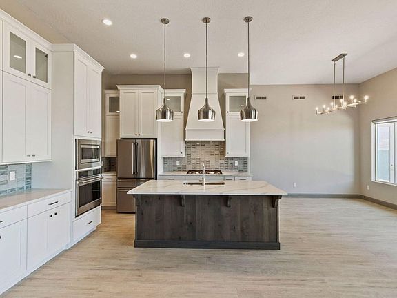 5th image of 490 Appian Way