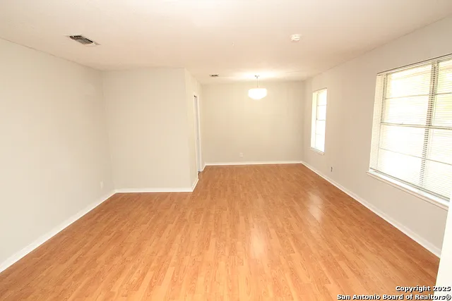 3 bed, 2.0 bath, 1449 sqft, $1,490 — Photo 4