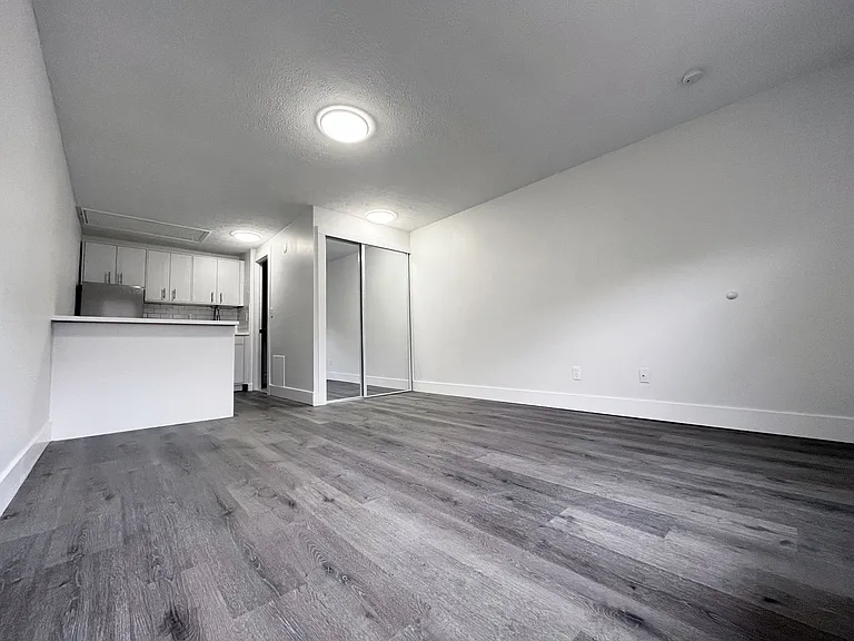 Pine Grove Apartments — Photo 41
