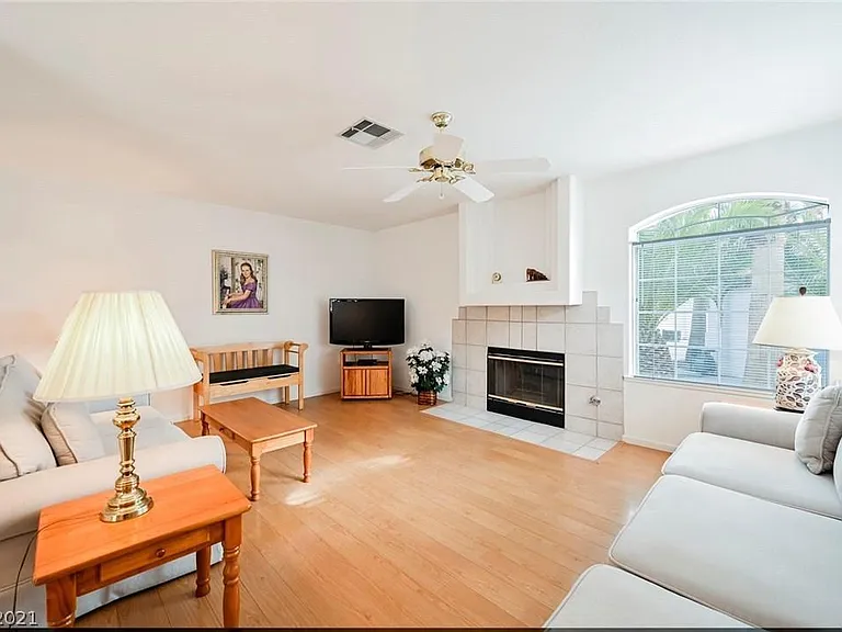 824 Radiant Star St — Photo 2