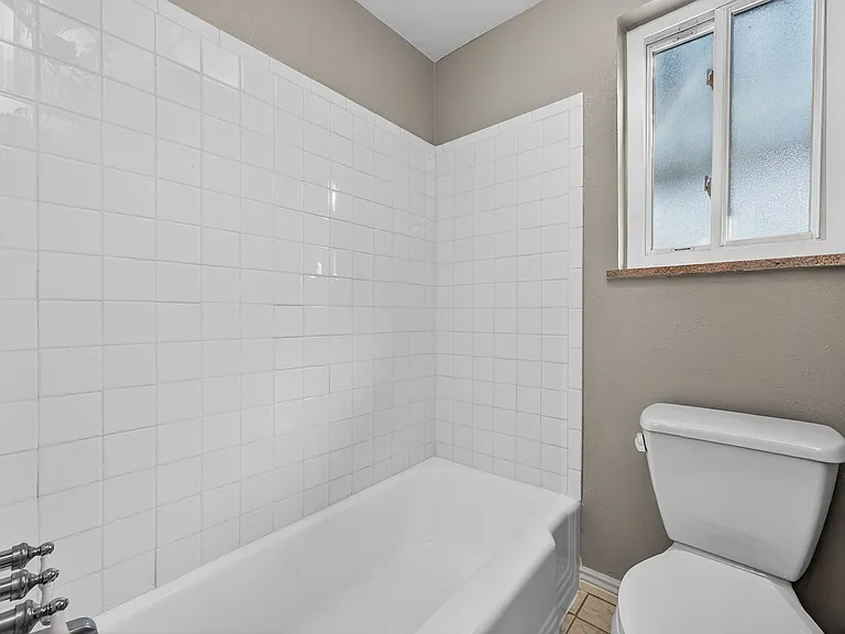985 N Corona St #202 — Photo 22