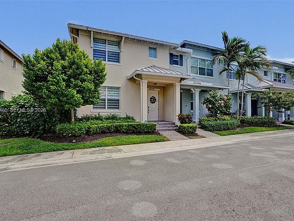 4th image of 4002 Poinciana Ln