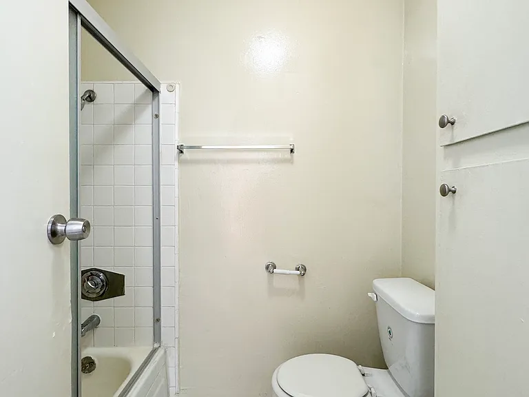 4641 La Mirada Ave #16 — Photo 11