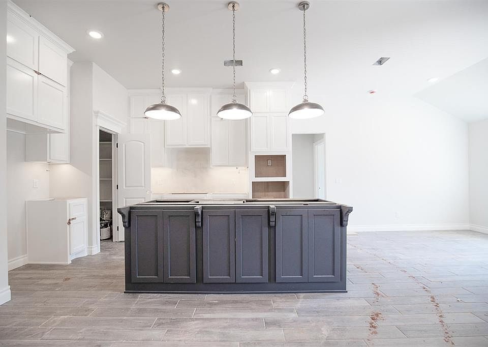 1st image of 1100 SE 30th St
