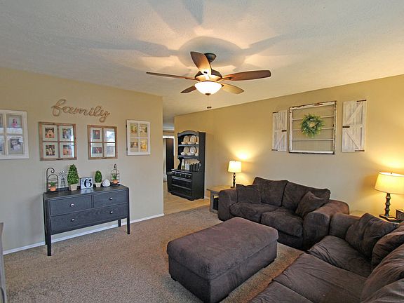 3rd image of 1515 Amesbury Ct