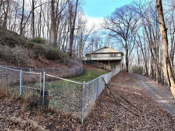 1451 Ridge Rd NE, New Philadelphia, OH 44663