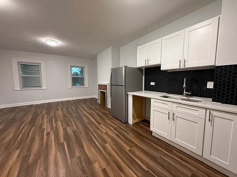 75 Pine Ave #78 — Photo 4
