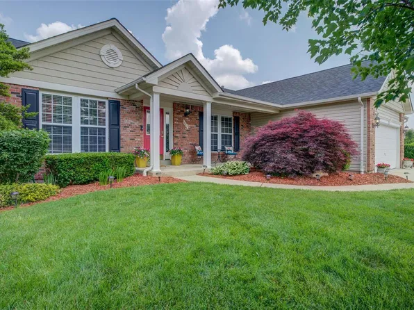 721 Brook Manor Ct, Lake Saint Louis, MO 63367