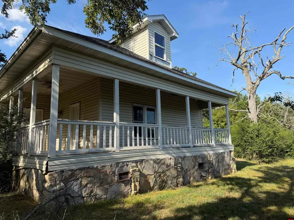 15 1st St, Norfork, AR 72658