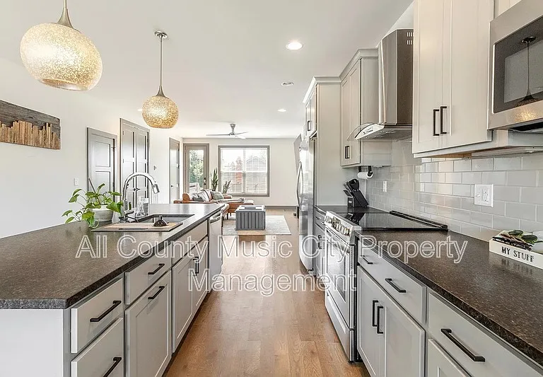 1507B 14th Ave N — Photo 3