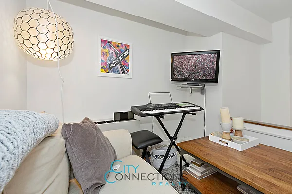 Rented by City Connections Realty | media 1