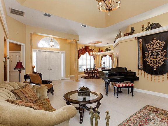 3rd image of 15401 Fenton Pl