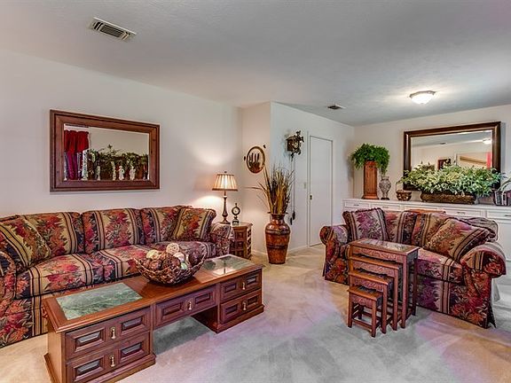 5th image of 1508 Robinhood Ln