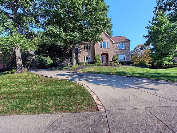 3rd image of 9784 Camelot St NW